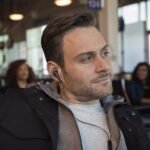 Bose QuietComfort 20 Acoustic Noise Cancelling Headphones, Compatible with Apple Devices, Black (Renewed) - Image 5