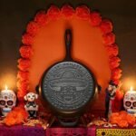 Victoria 12-Inch Day of the Dead La Calaca Cast Iron Skillet, Dia de los Muertos Seasoned Cast Iron Frying Pan with Long Handle, Made in Colombia - Image 5