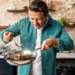 Jamie Oliver by T-fal Cook Smart 10-Piece Cookware Set, Uncoated Stainless Steel, Robust, Fast Heating, Even Cooking, Riveted Handle, Induction safe, Oven and dishwasher safe - Image 6