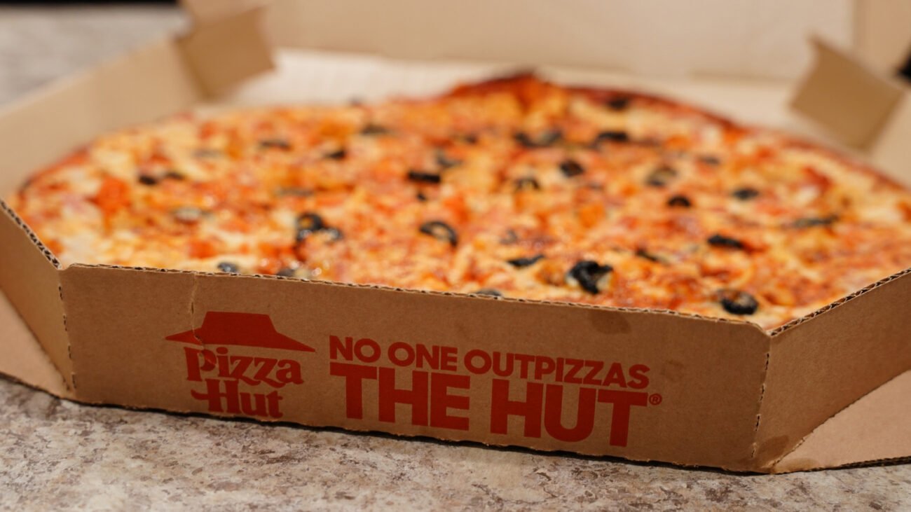 The Worst Pizza Hut Menu Item Ruins A Popular Pizza Topping