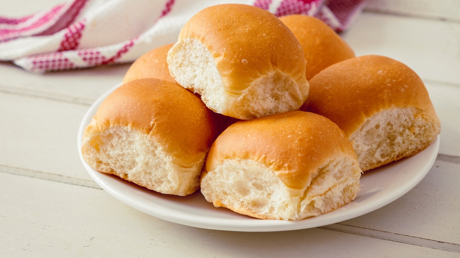 How To Make Soft, Fluffy, And Protein-Packed Dinner Rolls With Cottage Cheese