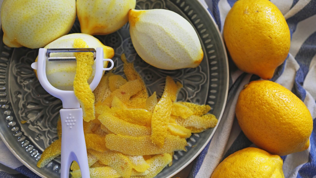 Wait! Instead Of Tossing Lemon Peels In The Garbage, Use Them In Your Sink
