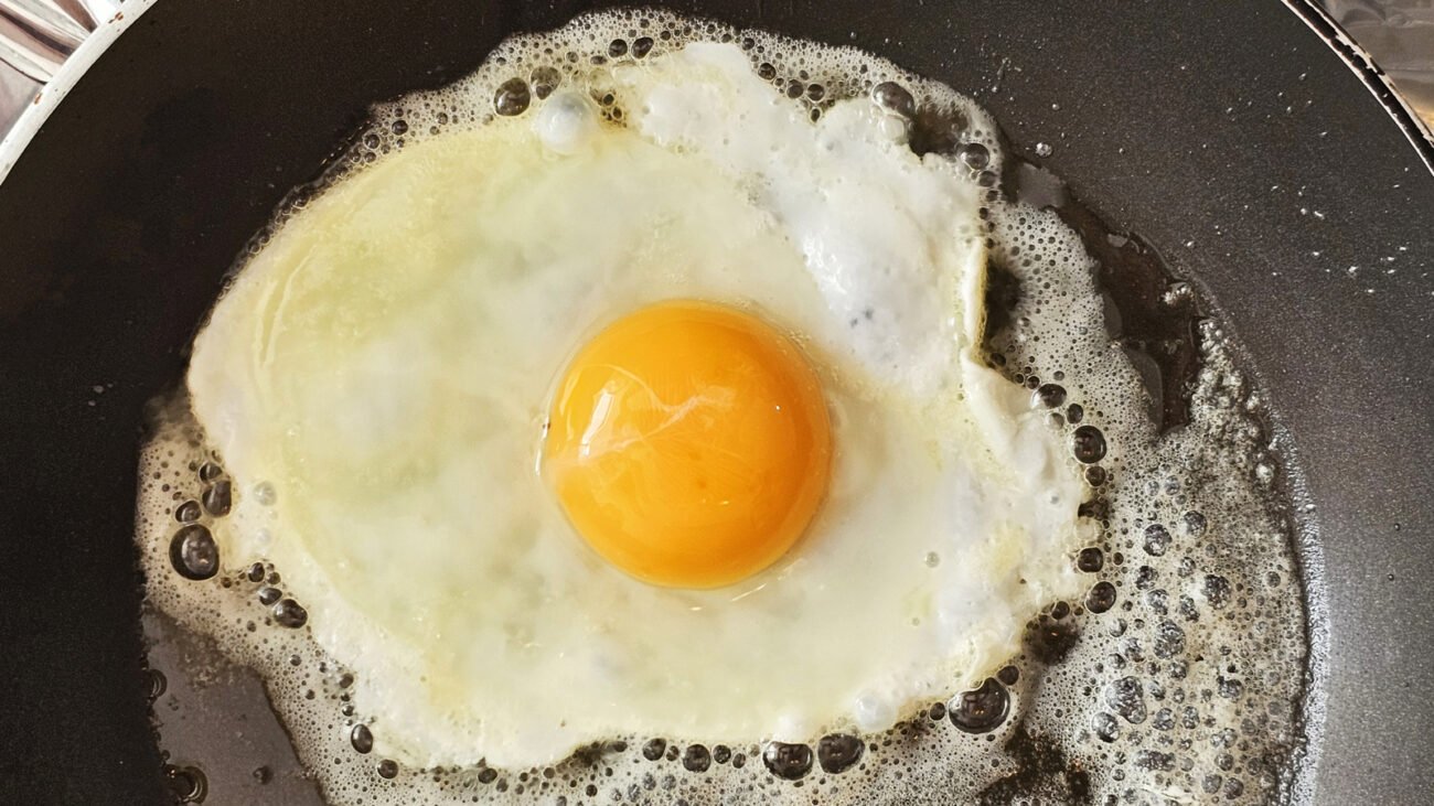 How To Make Fried Eggs Much More Flavorful With Onion Bouillon
