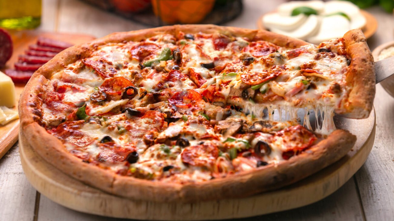 Olive Garden Keeps Attempting Pizza, But It Fails In The US