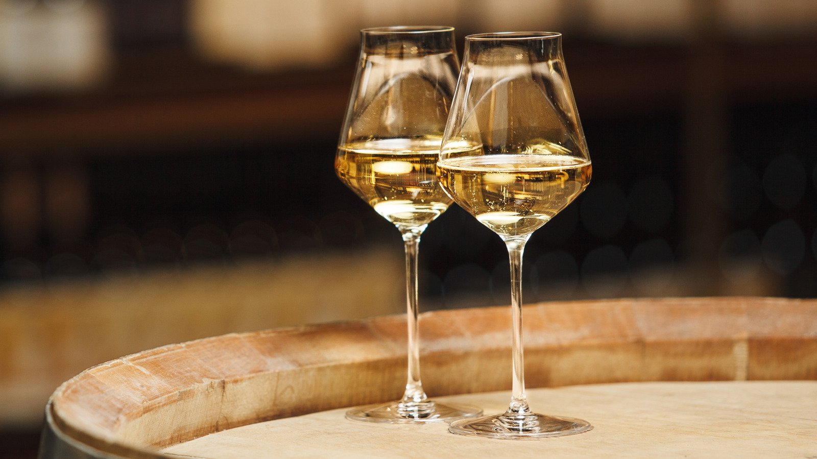 Riesling Vs Sauvignon Blanc: What’s The Actual Difference? Riesling Vs Sauvignon Blanc: What’s The Actual Difference?